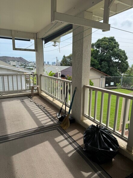 Building Photo - 947 Laki Rd