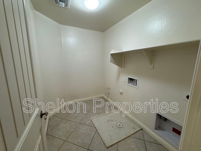 Building Photo - 20901 W Maiden Ln