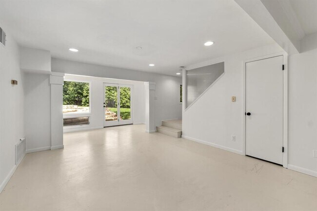 Building Photo - 3500 River Rd