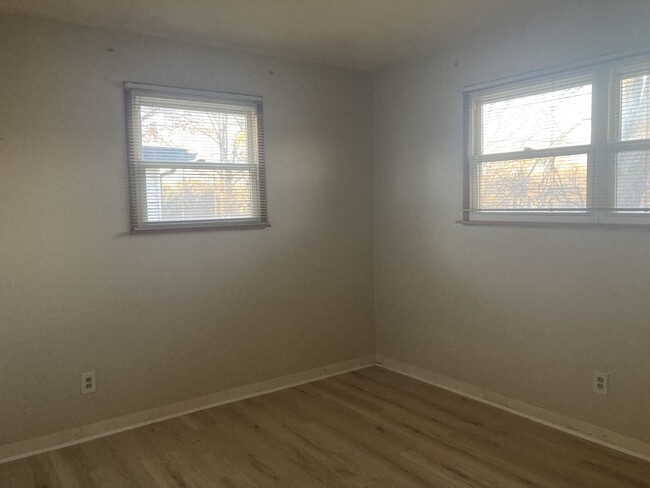 Back Corner bedroom - 90 Clearview Dr