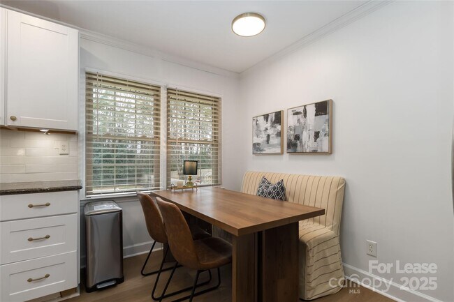 Building Photo - 405 Hillcrest Dr