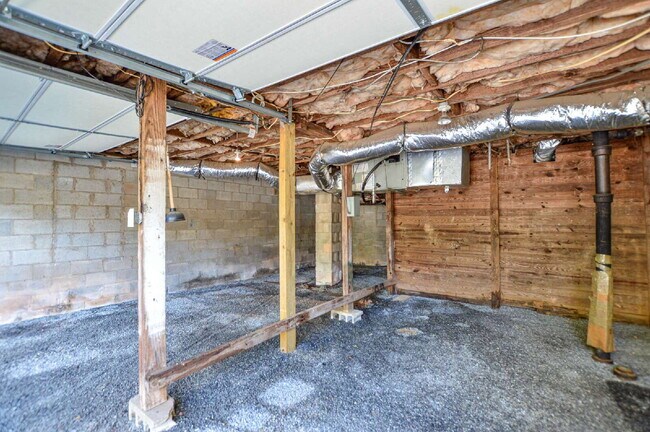 Building Photo - Budget-Friendly Fort Mill Home with Garage...