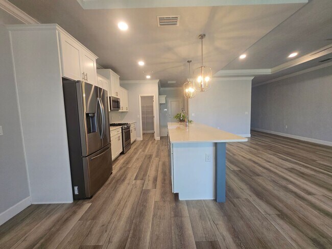 Building Photo - Beautiful 3-Bedroom, 2.5 Bath Home in Desi...