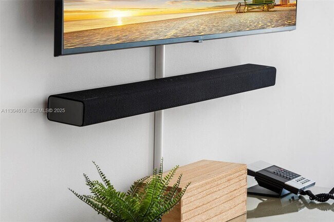 Building Photo - 2201 Collins Ave