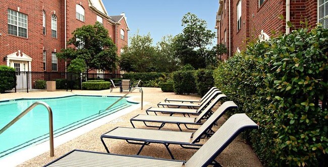 Building Photo - 824 Bering Dr