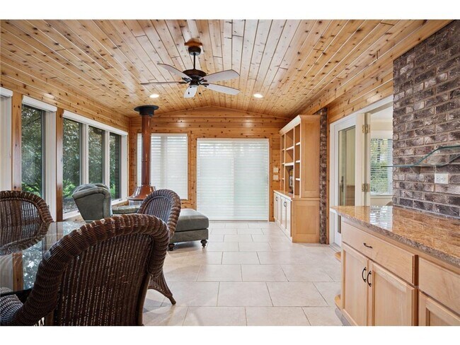 Building Photo - 145 Holly Ln N