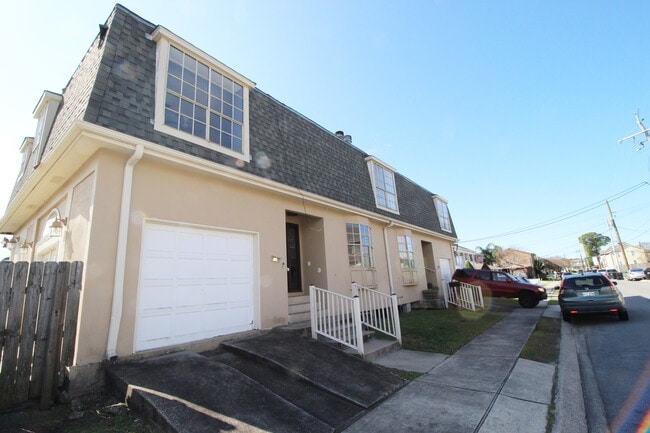 Building Photo - 300 33rd St