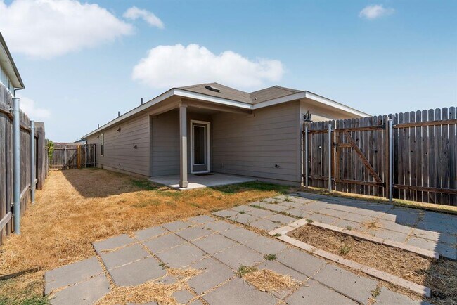 Building Photo - 121 Oakdale Meadows Ln