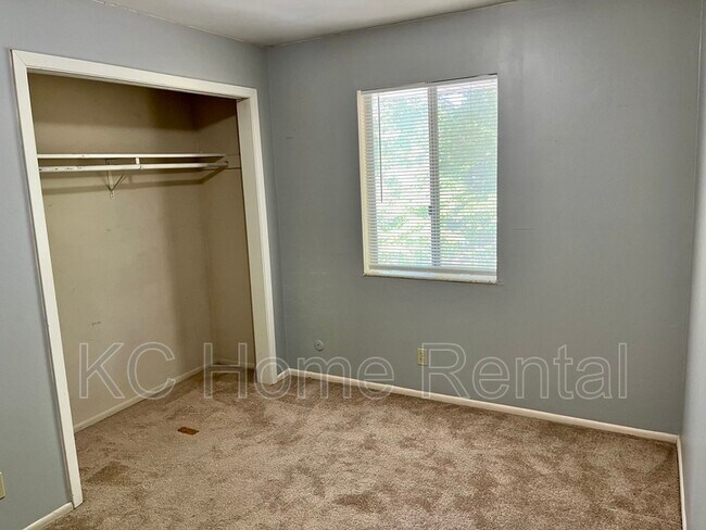 Building Photo - 2212 NE 77th St