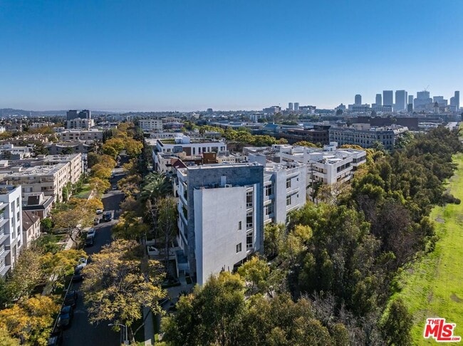 Building Photo - 455 N Palm Dr