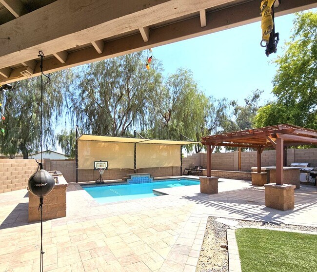 Building Photo - Custom Pool Home for Rent