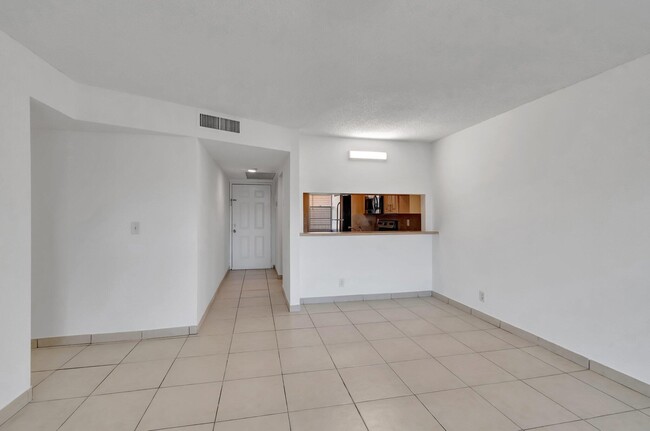 Building Photo - 8431 Royal Palm Blvd
