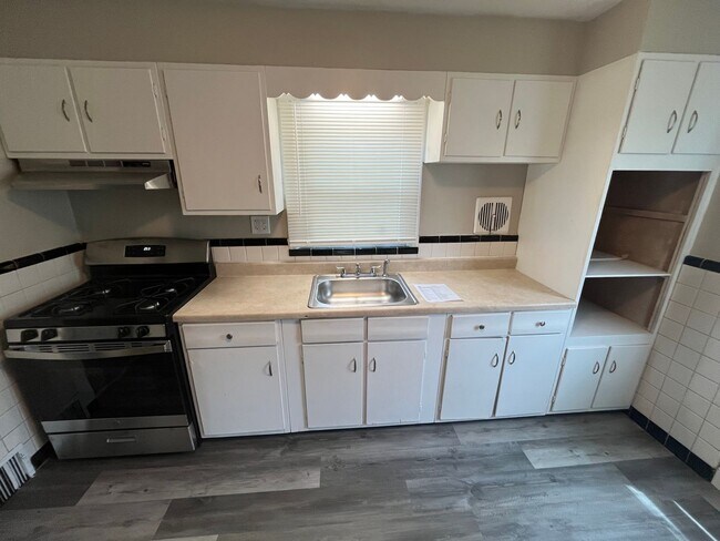 Building Photo - Freshly Renovated Two Bedroom Home Coming ...