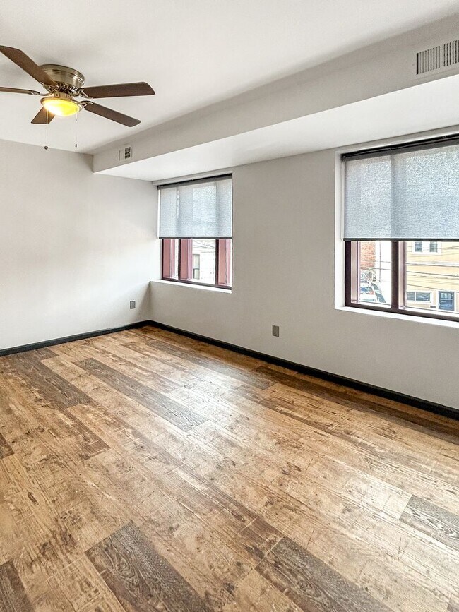 Building Photo - 101 E Lincoln Ave