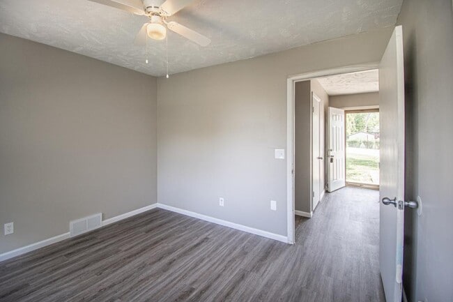 Building Photo - 1220 Hillcrest Dr