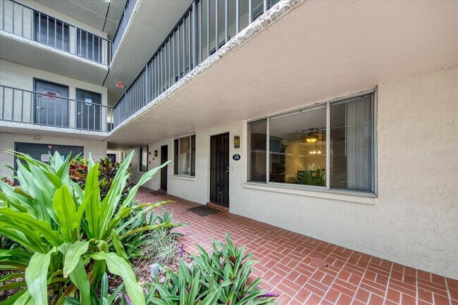 Building Photo - 2699 Seville Blvd