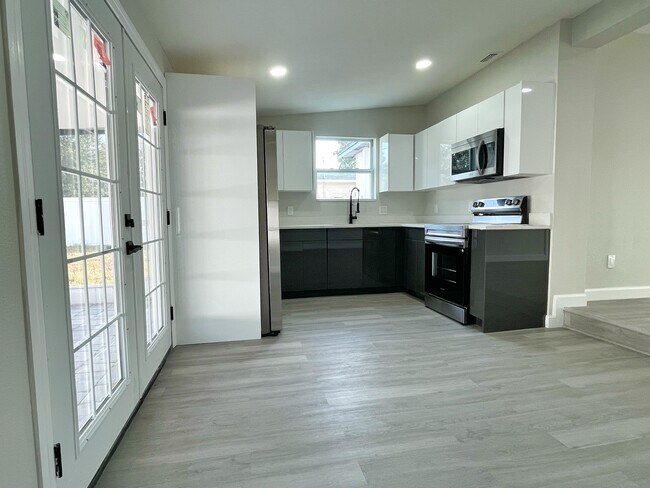 Building Photo - 2860 35th St S