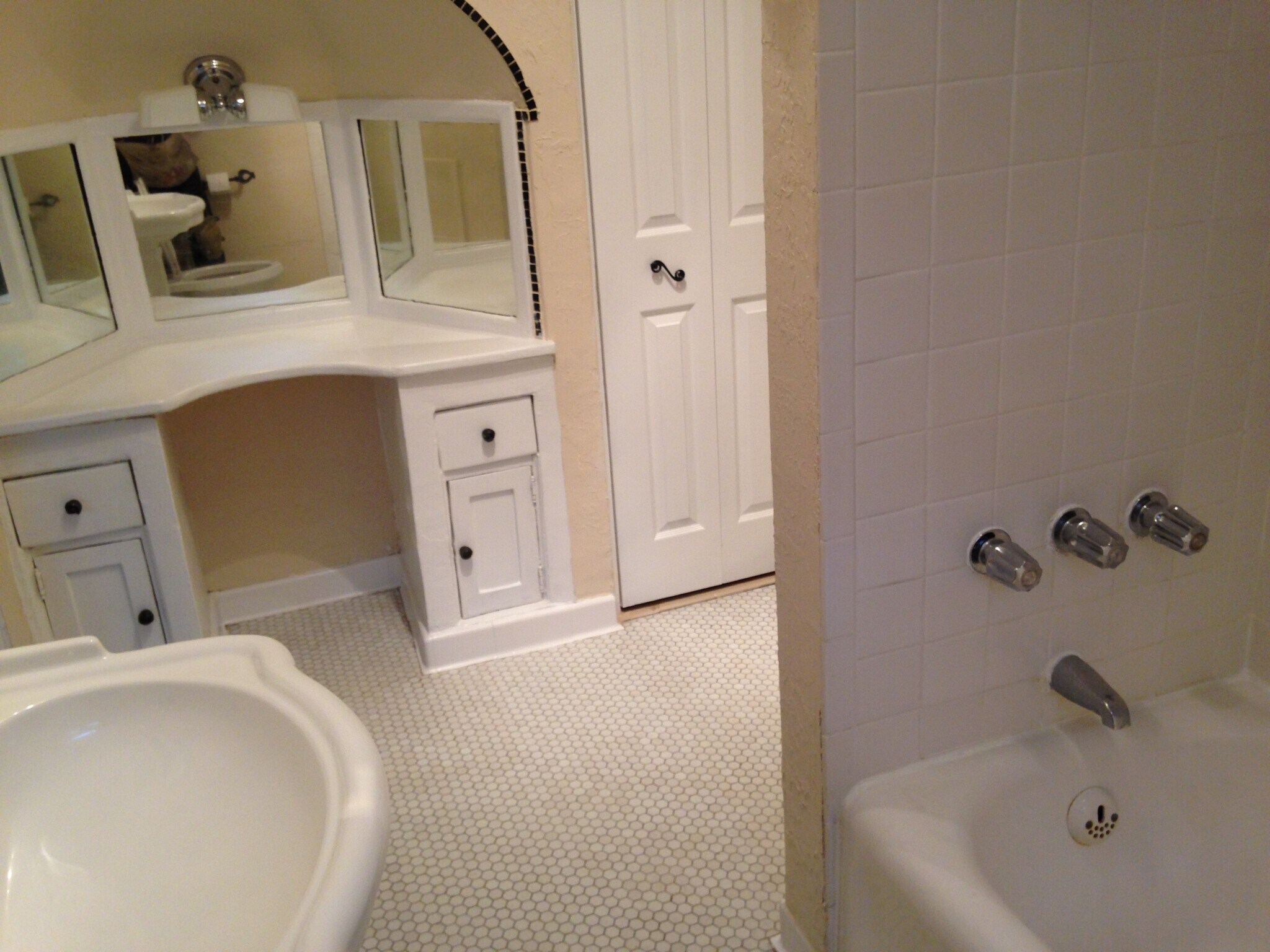 Building Photo - 235 Hawthorne St