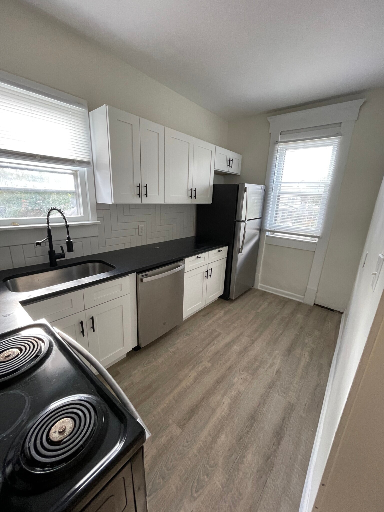 Building Photo - 297 Reinhard Ave