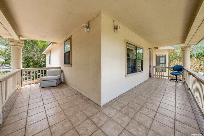 Building Photo - 5230 Ebony Dr