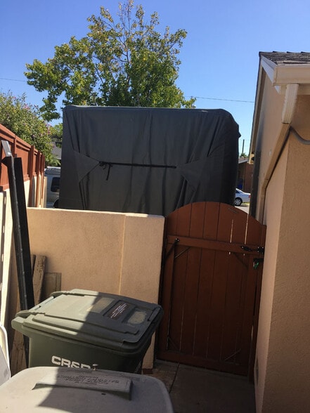 Building Photo - 498 Pierpont Dr