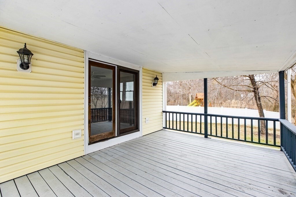 Building Photo - 44 Rhodes Cir