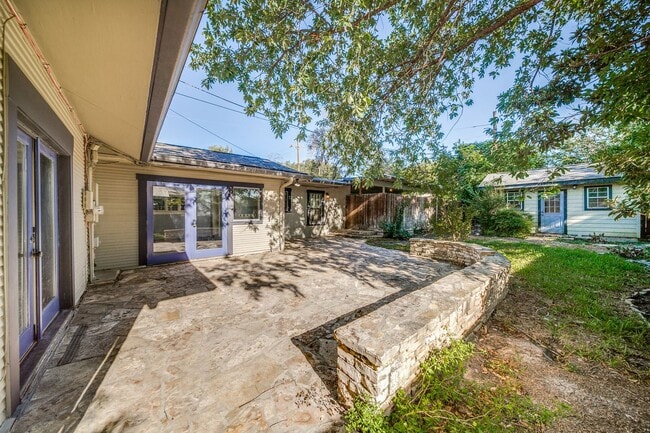 Building Photo - BEAUTIFUL HOME IN BLUEBONNET HILLS, ALAMO HEIGHTS