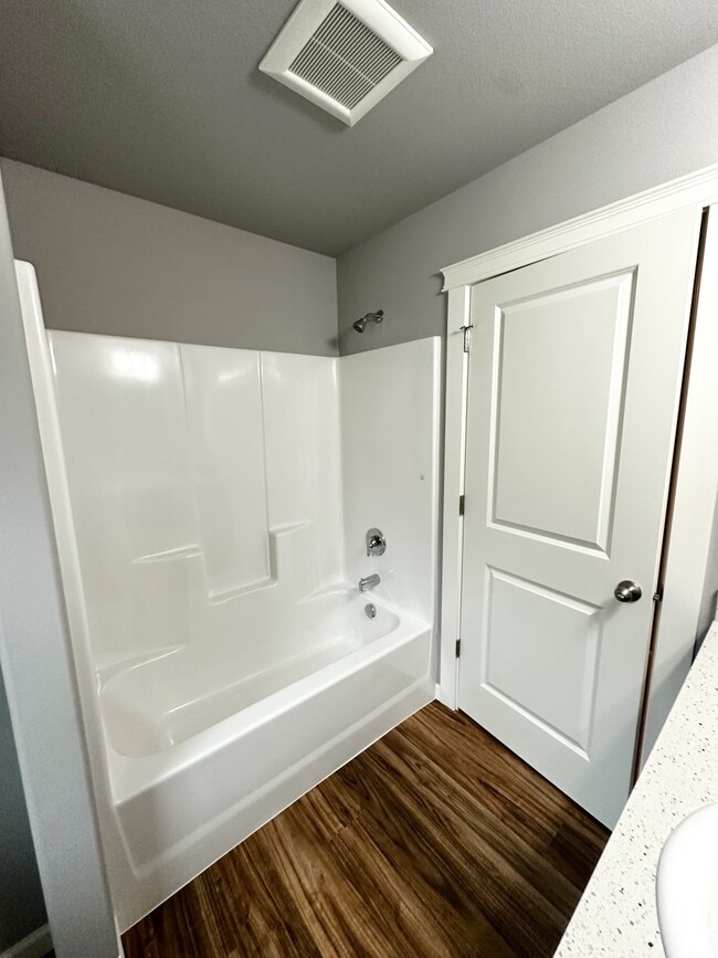 Building Photo - 3752 Peter Ln NE