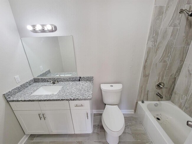 Building Photo - 4119 Holloway Dr
