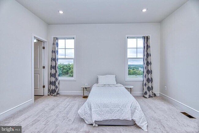 Building Photo - 120 Checkerspot Wy