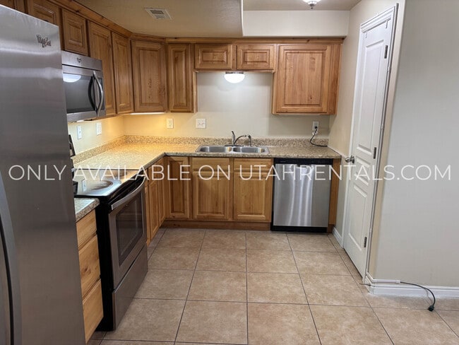 Building Photo - 2801 S Harrow Ct