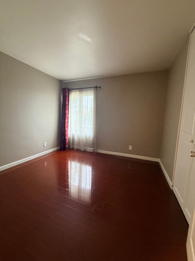 Building Photo - Upgraded 3-bedroom, 2-bath 1,240 sq. ft. i...