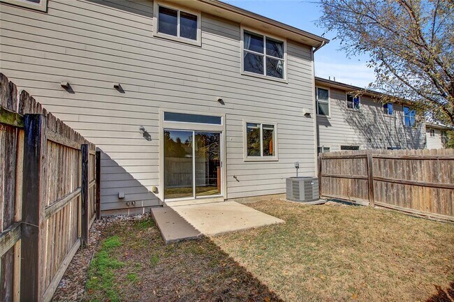 Building Photo - 512 Eberhart Ln