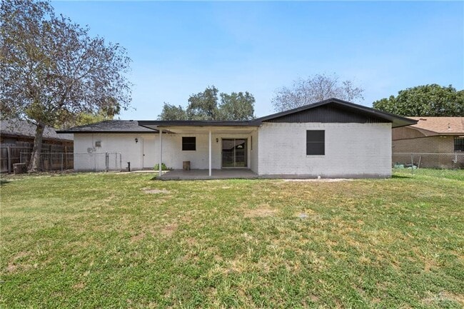 Building Photo - 1925 W Iris Ave