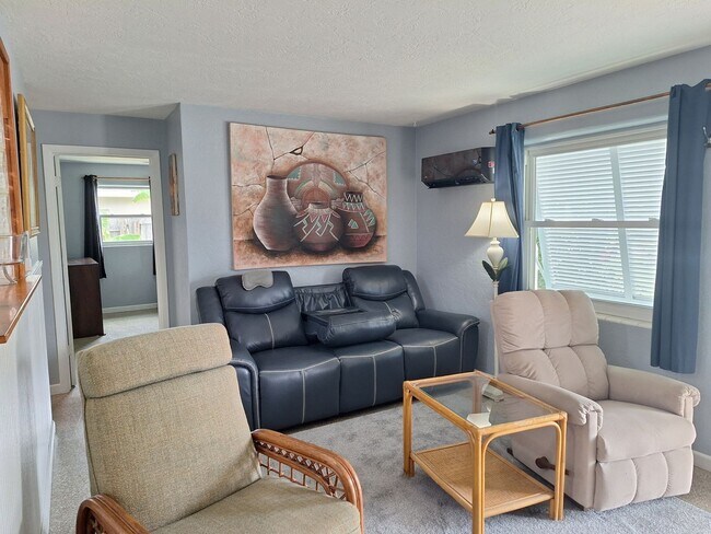 Building Photo - LOCATION LOCATION MAINLAND NEW SMYRNA BEACH!
