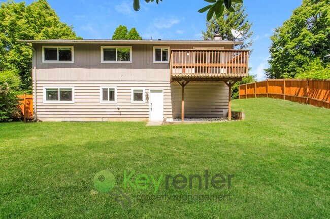 Building Photo - Spacious 4 Bedroom with Open Floor Plan and AC