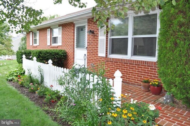 Building Photo - 2943 Weaver Rd