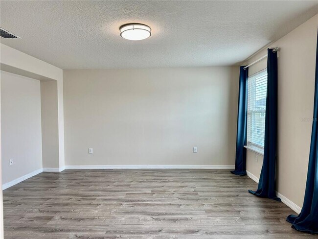 Building Photo - 2504 Amati Dr