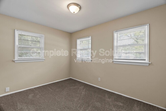 Building Photo - 1132 Redman Blvd