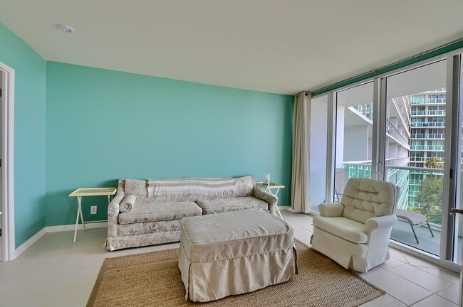 Building Photo - 333 NE 21st Ave