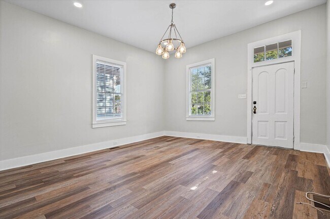 Building Photo - Oakleigh Garden District