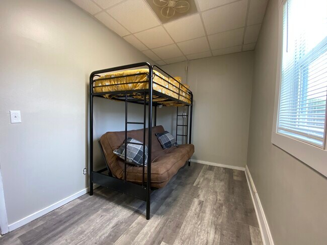 Building Photo - 312 S 13th St