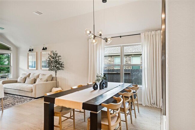 Building Photo - 531 Carina Gaze Dr