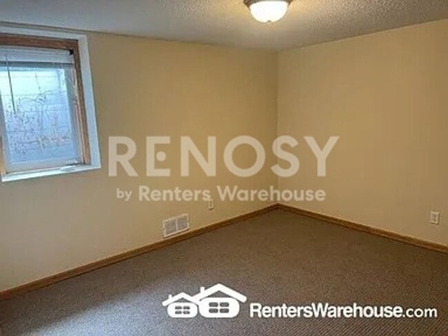 Building Photo - Available June 1st 6 Bedroom 4 Bath Single Family Home in Oakdale