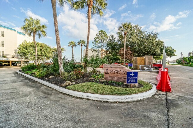 Building Photo - 351 Lakeside Ln