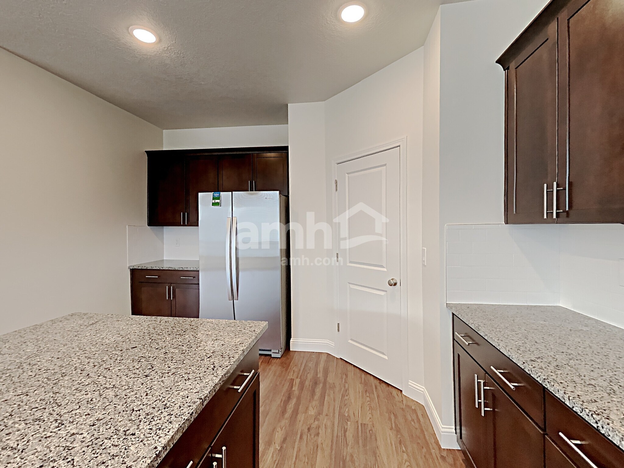 Building Photo - 2440 E Surry Way