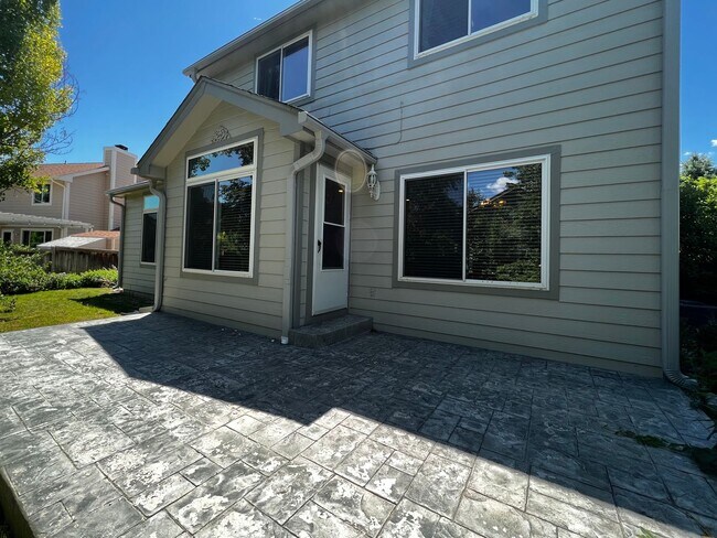 Building Photo - 3 Bed, 3 Bath House in Southeast Fort Coll...