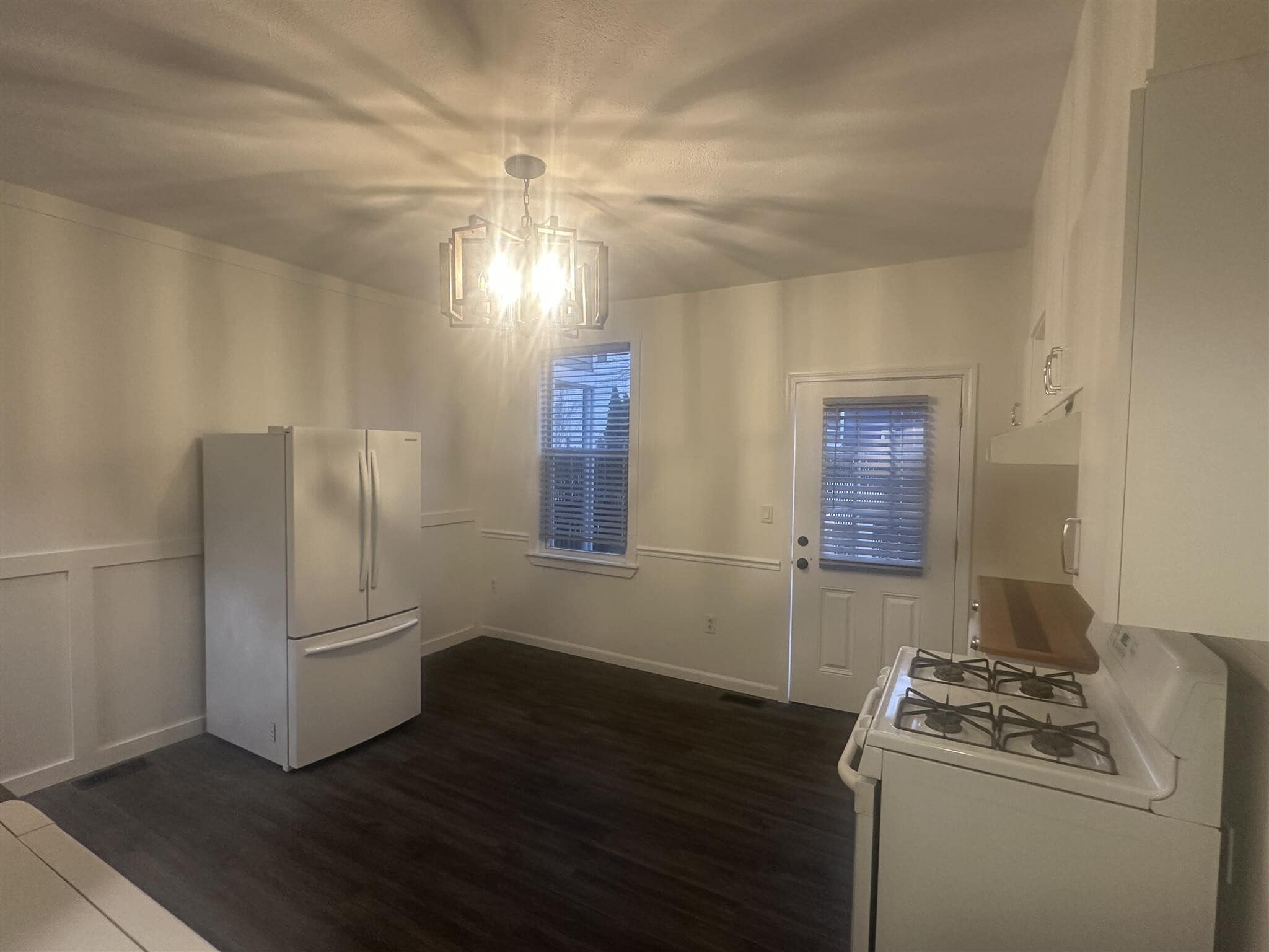 Building Photo - 112 5th St