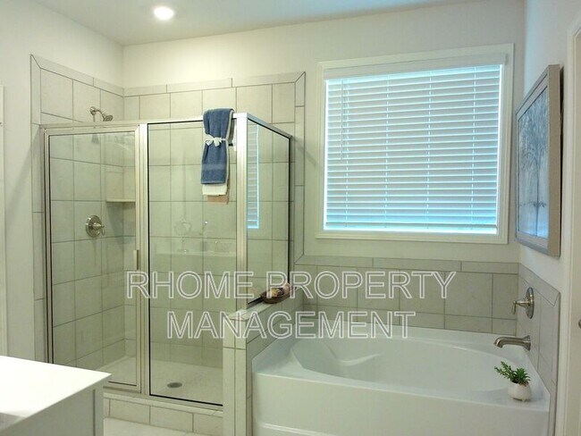 Building Photo - 9926 Stretford Rd