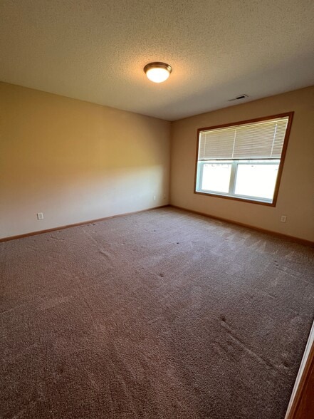 Building Photo - 593 W 9th St